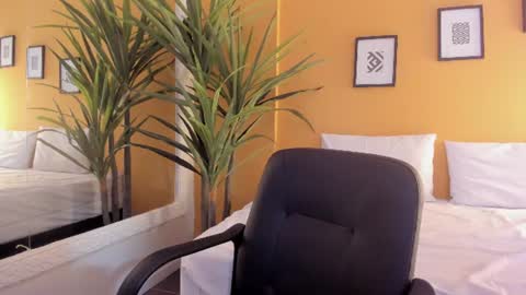 Snapshot of valeria_rua chatting on June 28, 11:05 am valeria_rua online show from June 28, 11:05 am