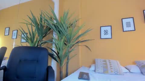 Snapshot of valeria_rua chatting on July 11, 11:02 am valeria_rua online show from July 11, 11:02 am