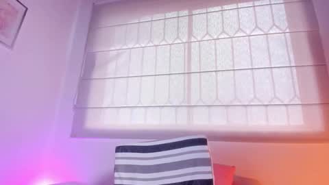Snapshot of valeria_uribe22 chatting on May 2, 7:30 pm online show from May 2, 7:30 pm