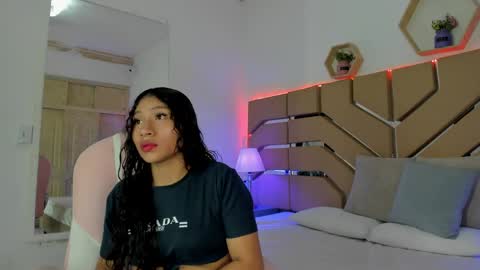 valeria_usuga online show from May 2, 11:48 am