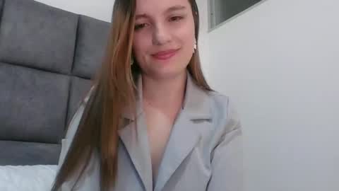 valeriafrannco online show from February 6, 8:29 am