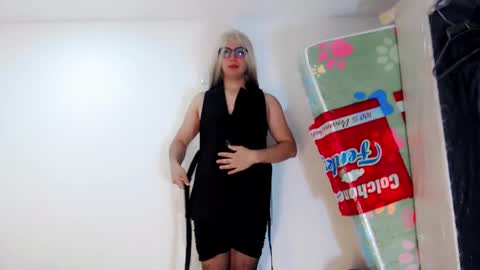 valeriagill_ online show from September 18, 11:51 pm