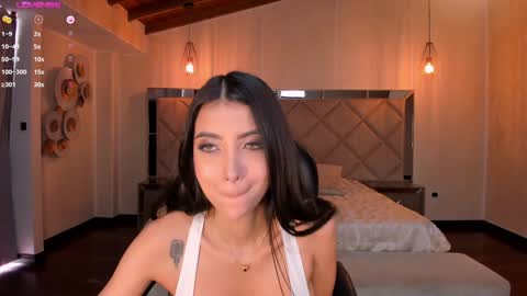 Snapshot of valeriavelvet chatting on January 2, 6:01 pm Vale online show from January 2, 6:01 pm