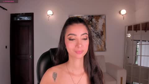 Snapshot of valeriavelvet chatting on February 4, 2:53 pm Vale online show from February 4, 2:53 pm