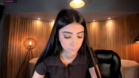 Snapshot of valeriavelvet chatting on October 1, 11:49 am Vale online show from October 1, 11:49 am