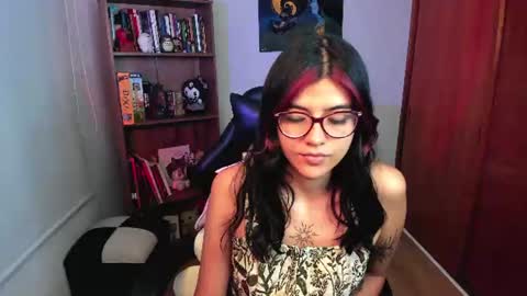 Snapshot of valerie__sky chatting on August 3, 2:43 am Val online show from August 3, 2:43 am