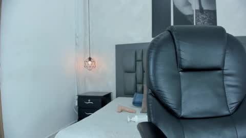 Snapshot of valerie_rouse chatting on January 17, 9:28 pm Valerie online show from January 17, 9:28 pm