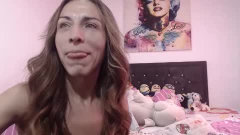 Snapshot of valerie_rousse chatting on March 12, 9:35 pm valerie_rousse online show from March 12, 9:35 pm