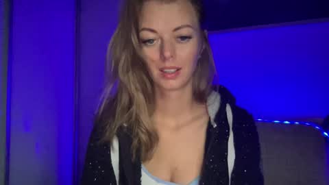 Snapshot of valerieluvsugar chatting on December 16, 7:15 am Valerie online show from December 16, 7:15 am