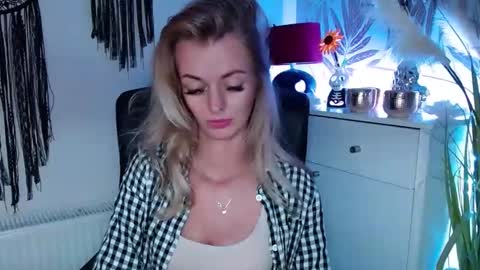 Snapshot of valerieluvsugar chatting on February 4, 2:53 pm Valerie online show from February 4, 2:53 pm