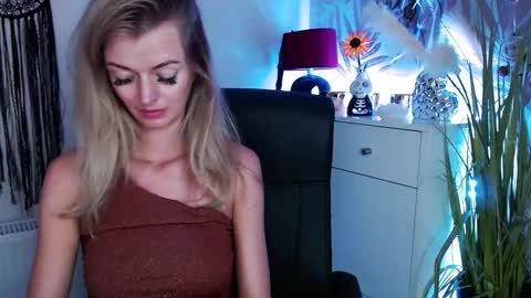 Snapshot of valerieluvsugar chatting on February 11, 12:58 pm Valerie online show from February 11, 12:58 pm