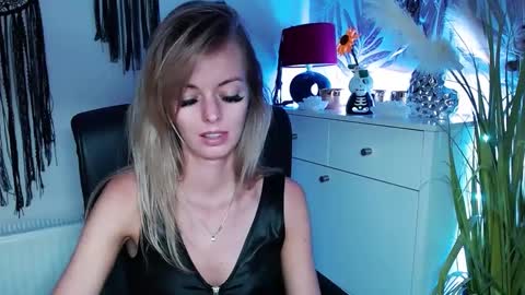 Snapshot of valerieluvsugar chatting on February 20, 5:51 pm Valerie online show from February 20, 5:51 pm