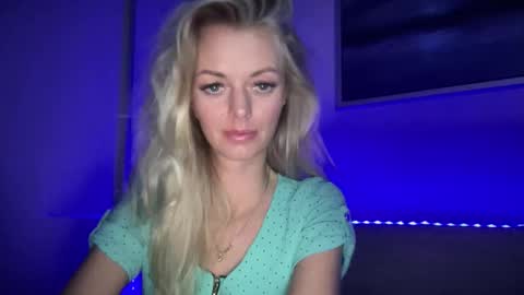 Snapshot of valerieluvsugar chatting on October 13, 8:42 pm Valerie online show from October 13, 8:42 pm