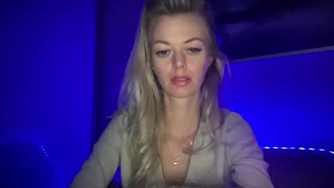 Snapshot of valerieluvsugar chatting on November 26, 9:32 am Valerie online show from November 26, 9:32 am