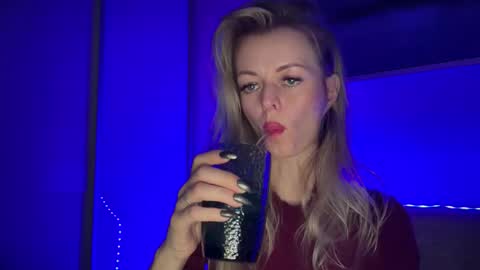 Snapshot of valerieluvsugar chatting on February 13, 4:14 pm Valerie online show from February 13, 4:14 pm