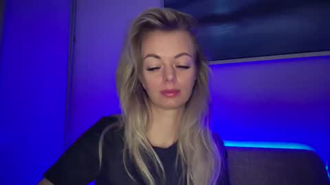 Snapshot of valerieluvsugar chatting on February 19, 11:50 am Valerie online show from February 19, 11:50 am