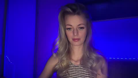 Snapshot of valerieluvsugar chatting on February 25, 10:52 pm Valerie online show from February 25, 10:52 pm