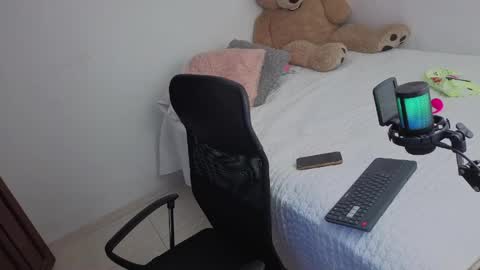 Snapshot of valerihouse_ chatting on June 2, 1:18 am valerihouse_ online show from June 2, 1:18 am