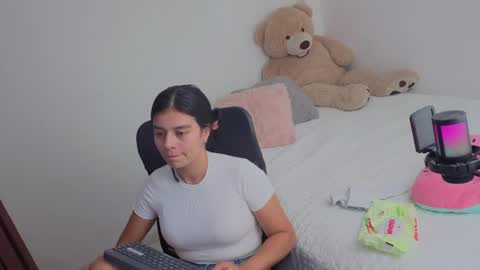 Snapshot of valerihouse_ chatting on June 11, 2:33 am valerihouse_ online show from June 11, 2:33 am