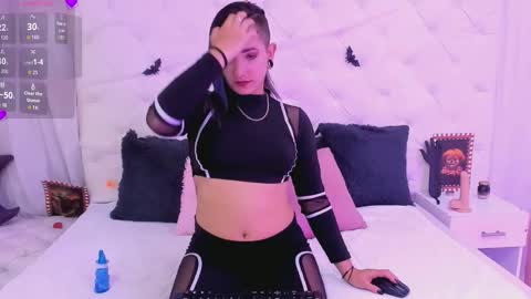 Snapshot of valerik_cano chatting on October 22, 2:28 pm valeria111111 online show from October 22, 2:28 pm