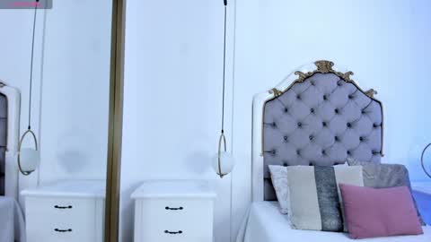   online show from December 18, 11:45 am