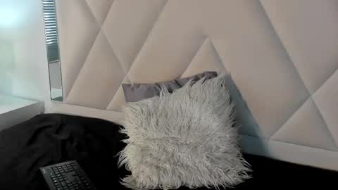 Snapshot of valerri_ chatting on November 11, 2:17 pm valerri_ online show from November 11, 2:17 pm