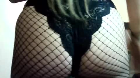 Snapshot of valery__rouse_ chatting on June 23, 10:41 pm Valery online show from June 23, 10:41 pm