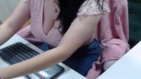 Snapshot of valery_cute_18 chatting on September 24, 11:35 am valery cute 18 online show from September 24, 11:35 am