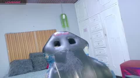 Snapshot of valery_luxx chatting on January 13, 12:32 pm valery_luxx online show from January 13, 12:32 pm