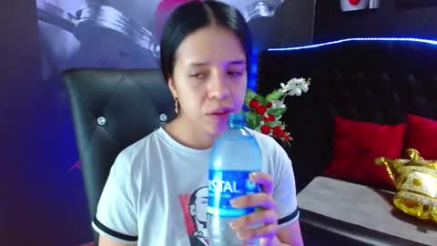 Snapshot of valery_meer_ chatting on December 6, 11:44 am Valeria online show from December 6, 11:44 am