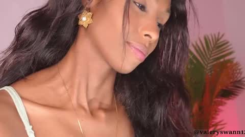 Snapshot of valery_swan1 chatting on October 4, 4:21 am Valery swan1 online show from October 4, 4:21 am