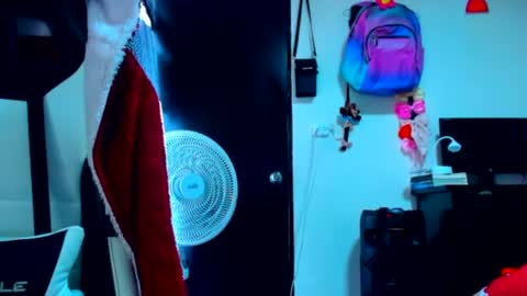 Snapshot of valerybaker1 chatting on July 29, 7:34 pm B V Naughty online show from July 29, 7:34 pm