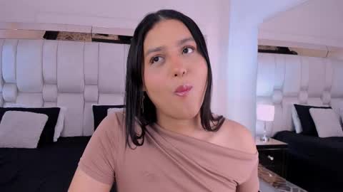 Snapshot of valerycooper23 chatting on December 19, 7:54 pm valerycooper23 online show from December 19, 7:54 pm