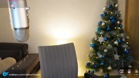 Snapshot of valeryrhouse_ chatting on December 21, 1:47 am All my links here online show from December 21, 1:47 am