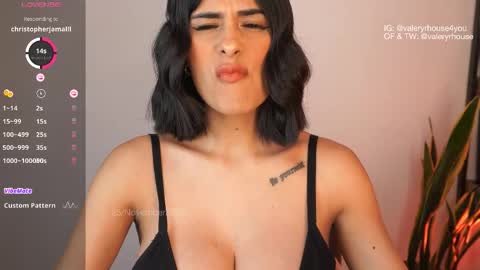 Snapshot of valeryrhouse_ chatting on November 26, 12:11 am All my links here online show from November 26, 12:11 am