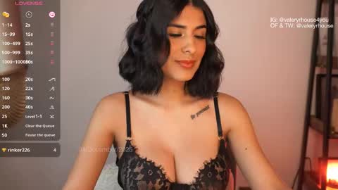 Snapshot of valeryrhouse_ chatting on December 5, 12:30 am All my links here online show from December 5, 12:30 am