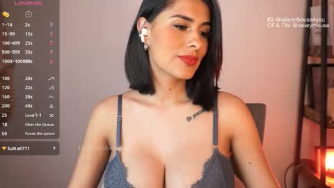 Snapshot of valeryrhouse_ chatting on December 14, 1:55 am All my links here online show from December 14, 1:55 am