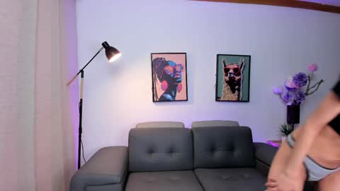 Valery Rivas online show from April 17, 7:50 pm