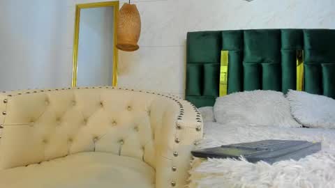 Snapshot of valetino_stonee chatting on May 3, 11:27 am Valentino online show from May 3, 11:27 am