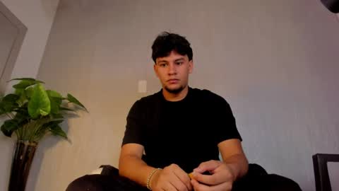 Snapshot of valetino_stonee chatting on June 14, 7:27 pm Valentino online show from June 14, 7:27 pm