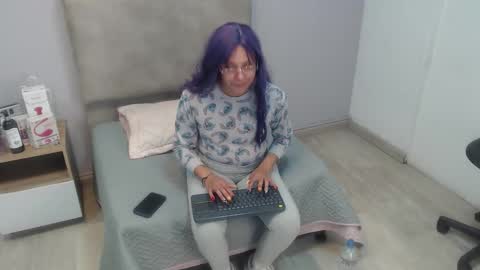 valevicious online show from November 10, 7:35 pm