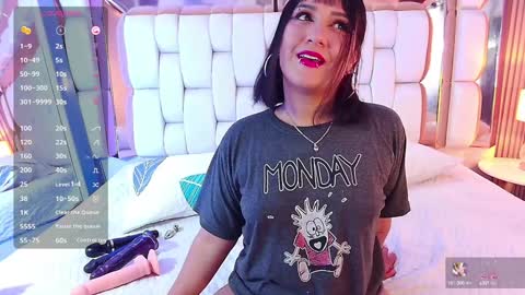 Valkiria moore  online show from February 1, 8:05 pm