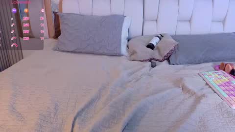 Valkiria moore  online show from September 17, 9:05 pm