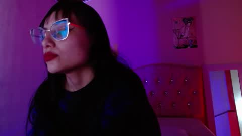 valkiry_ online show from November 15, 6:48 pm