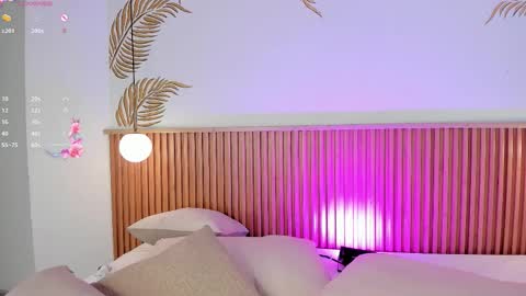 valleriie_ online show from February 5, 5:06 pm