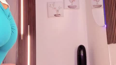 Vallolet Peach  online show from March 29, 12:05 pm