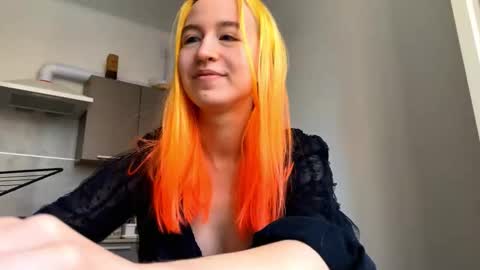 Snapshot of valtopi chatting on February 1, 10:47 am Emily online show from February 1, 10:47 am