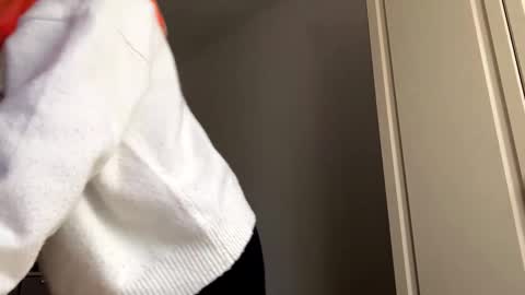 Snapshot of valtopi chatting on March 2, 7:15 am Emily online show from March 2, 7:15 am