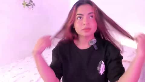 Snapshot of valy_shyness chatting on November 18, 1:55 am valy_shyness online show from November 18, 1:55 am