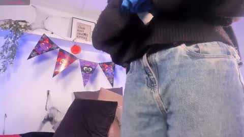 vamp  online show from November 3, 8:10 pm